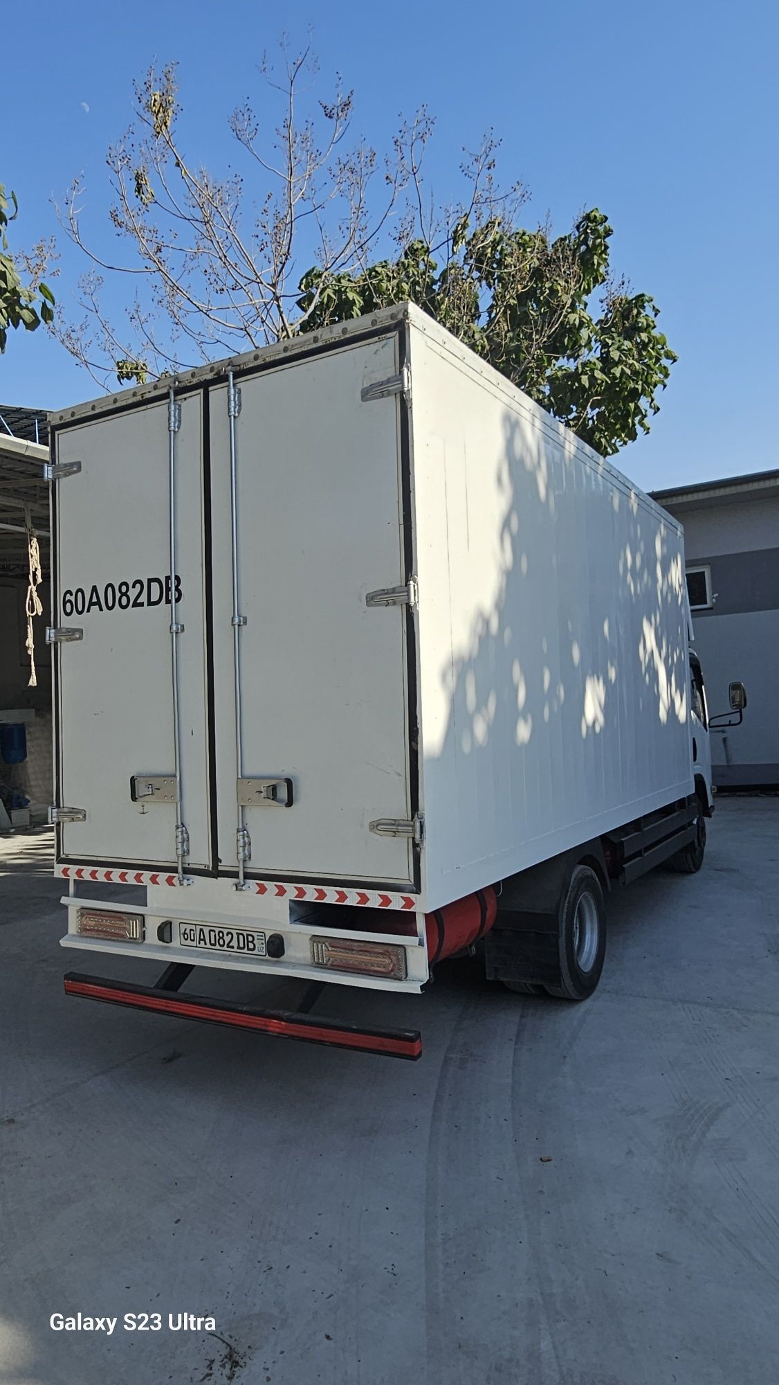 Isuzu NPR82 2012 yil