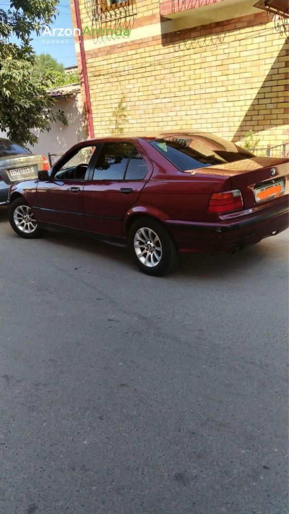 BMW E318 yili 1992 benzin