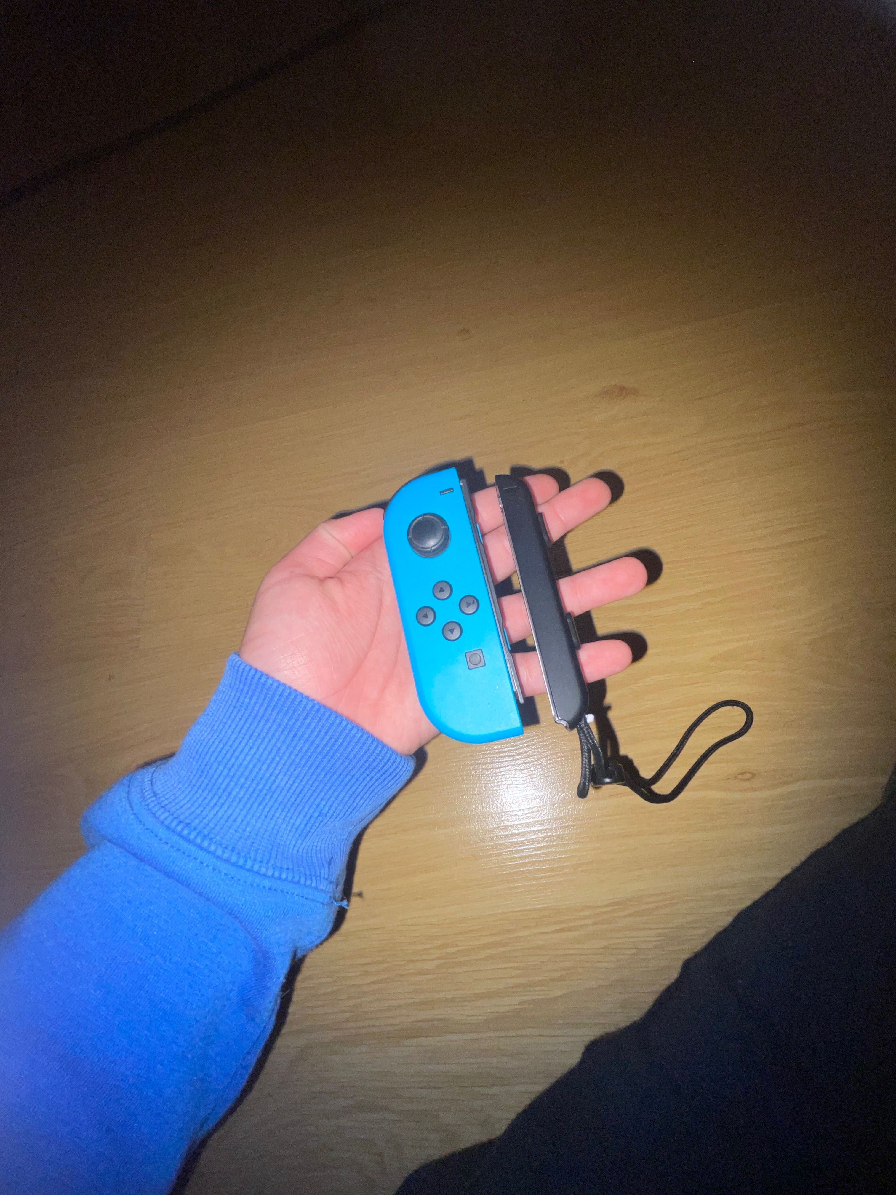 Nintendo switch червен и син джойстик