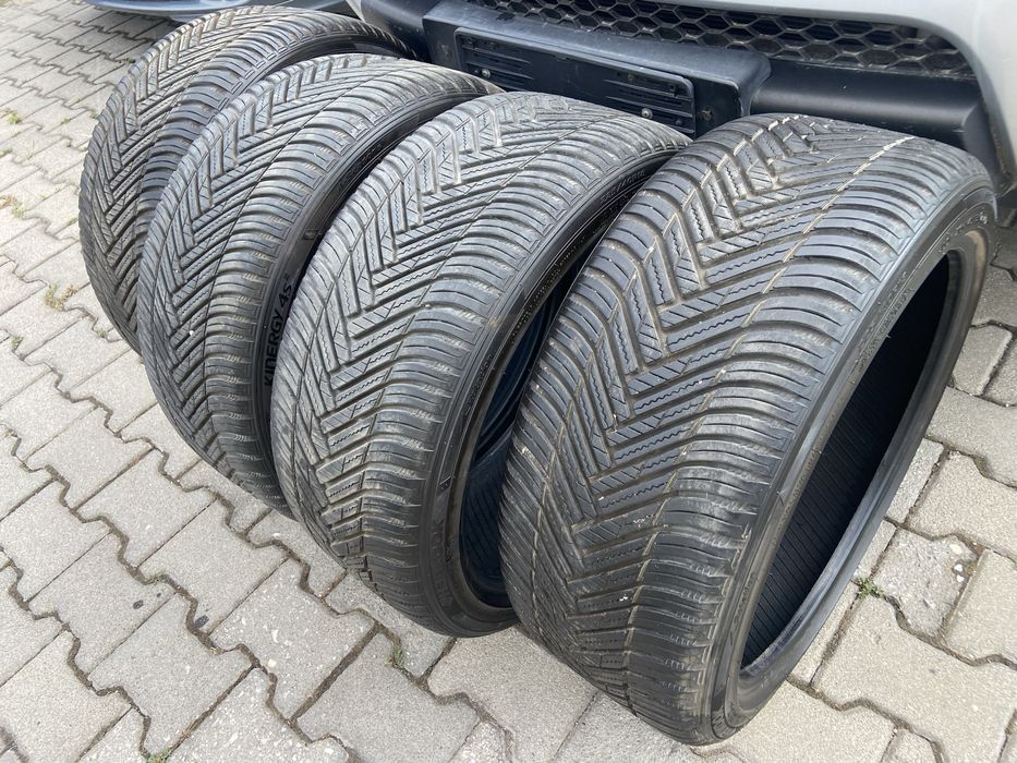 HANKOOK 4SEASON  225/40/18 DOT 2322 8 mm грайфер почетиНОВИ