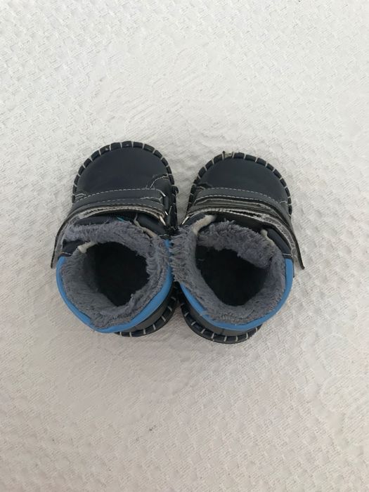 Бебешки обувчици , размер 18 зимни !