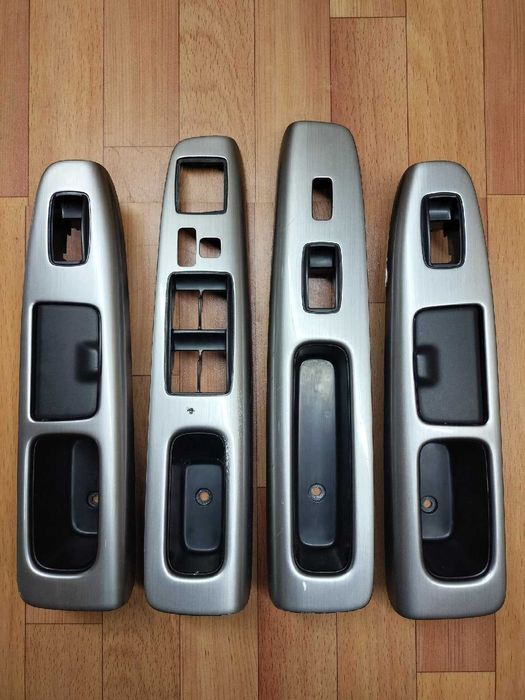 Продам Накладка кнопки серебро и чёрный цвет Toyota Camry 30 / 35