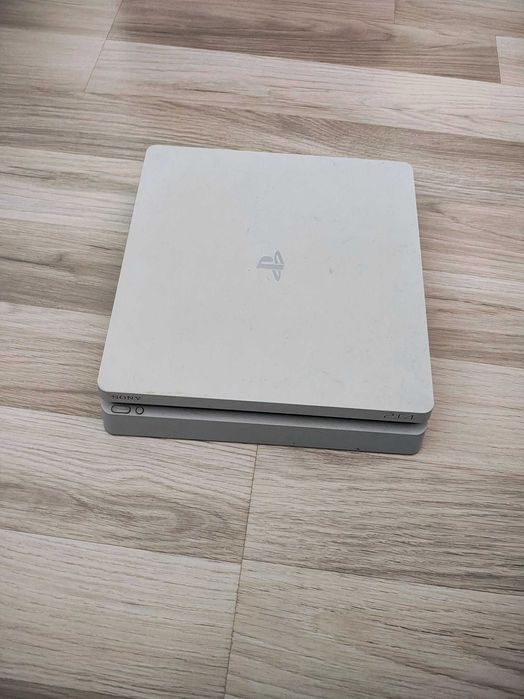 Ps4 с 2 контролера и 3игри