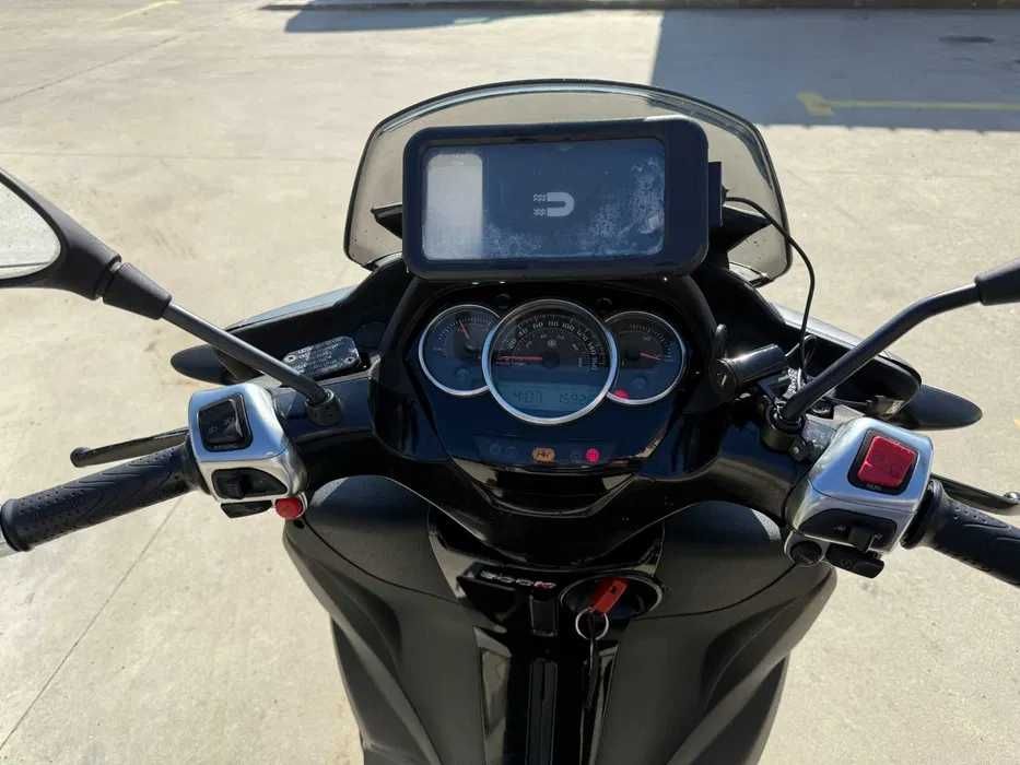 Piaggio MP3 300 LT - 2016- 16.000 km Accesorii & Piese revizie Incluse