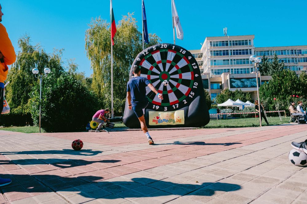 Под наем надуваеми атракции от mygameday.bg батут, пързалка, сумо, бик