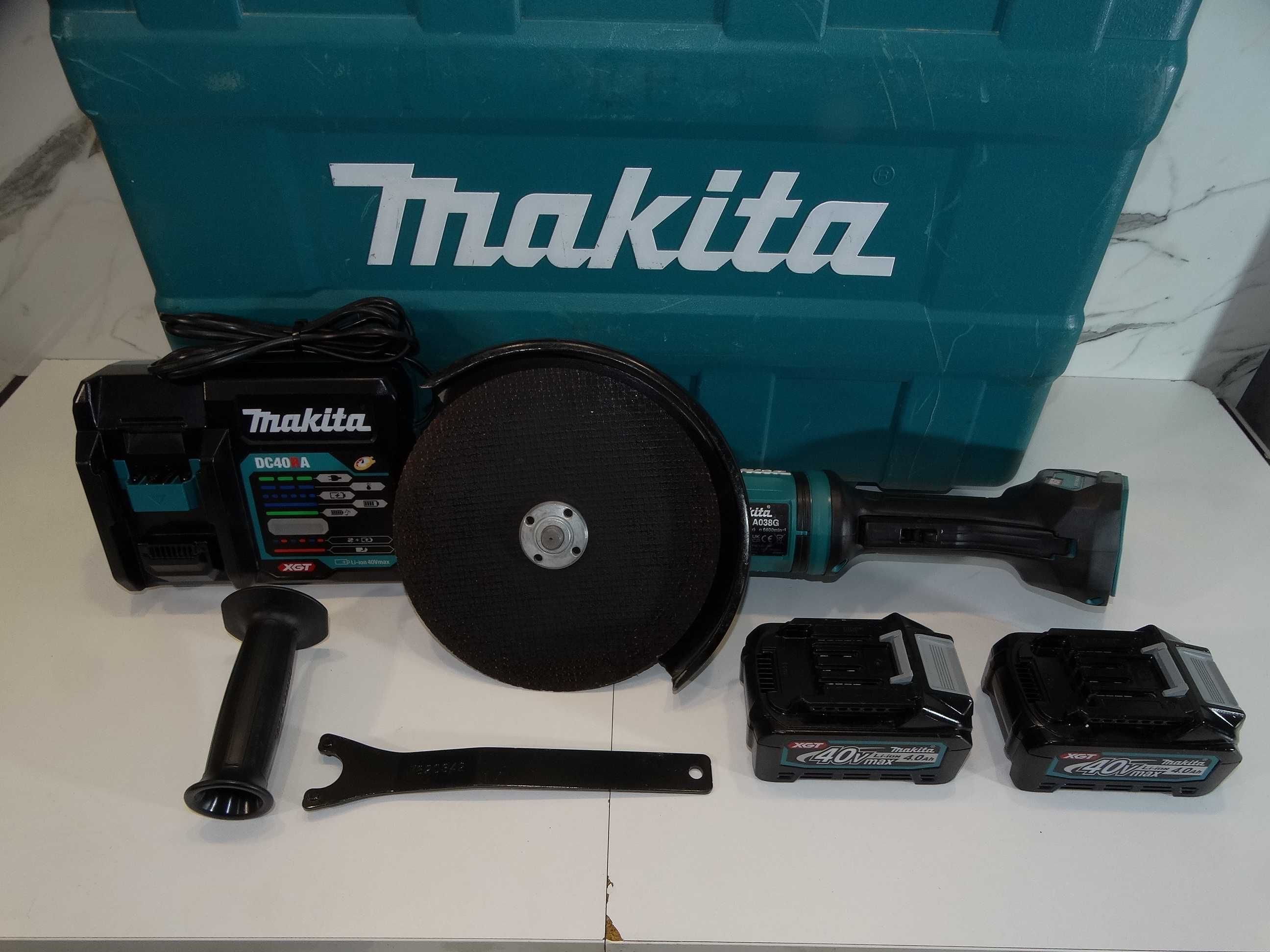 Makita GA 038 / XGT / 40 V - Акумулаторен ъглошлайф 230 мм