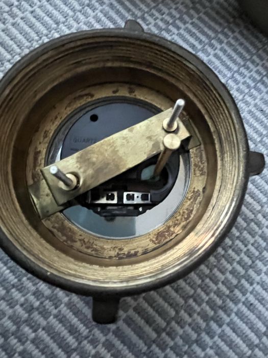 Часовник във формата на водомер