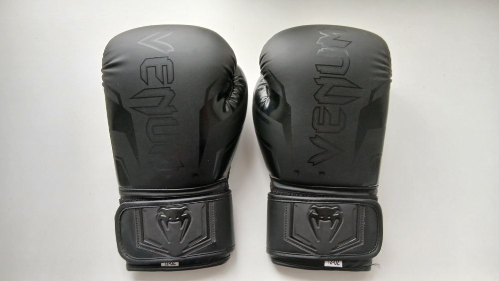 Боксёрские перчатки VENUM
