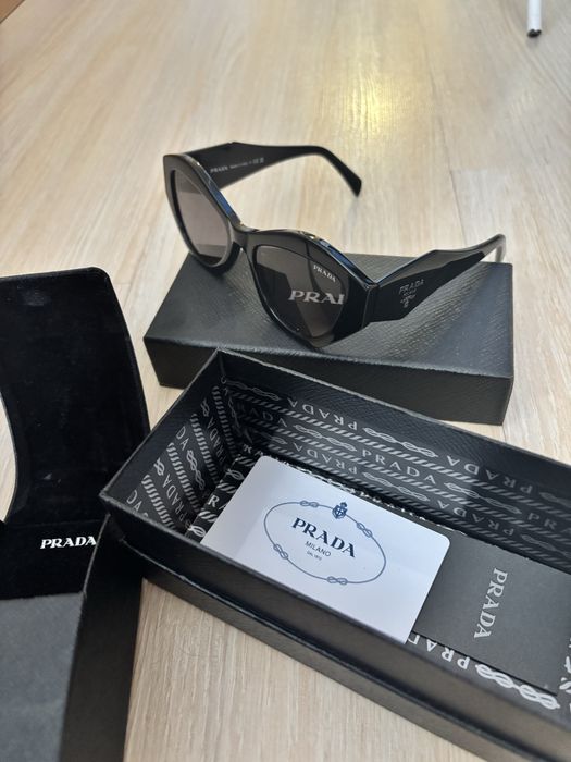 Оригинални очила на Prada