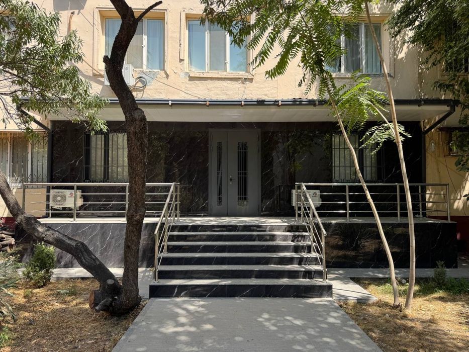 Аренда под Офис Ориентир Алайский базар  100м2 1600$ торг