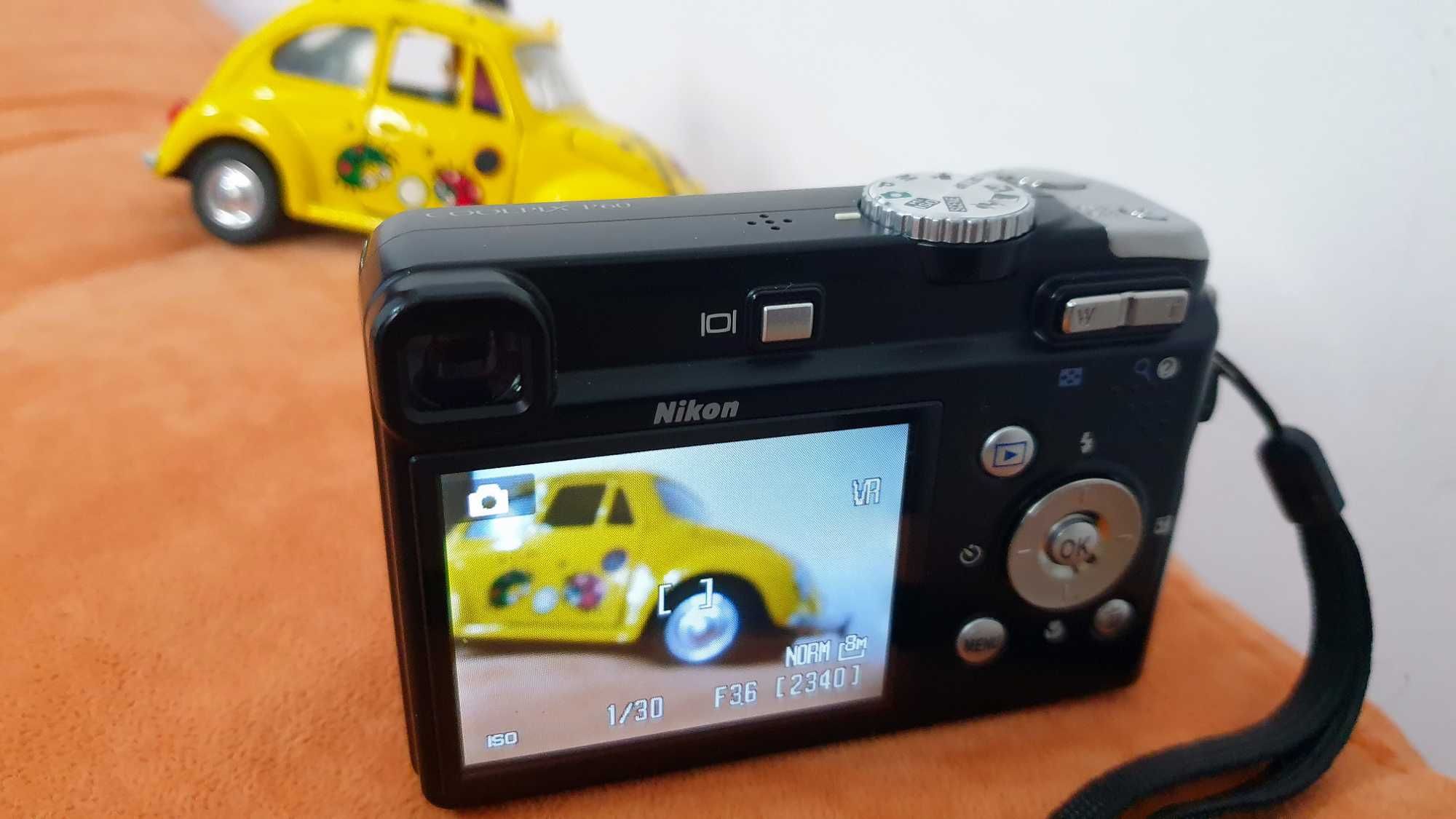 фотоапарат Nikon Coolpix P60