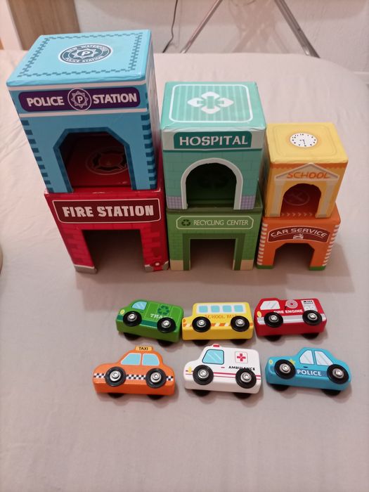 Детски дървен конструктор+кула с гаражи