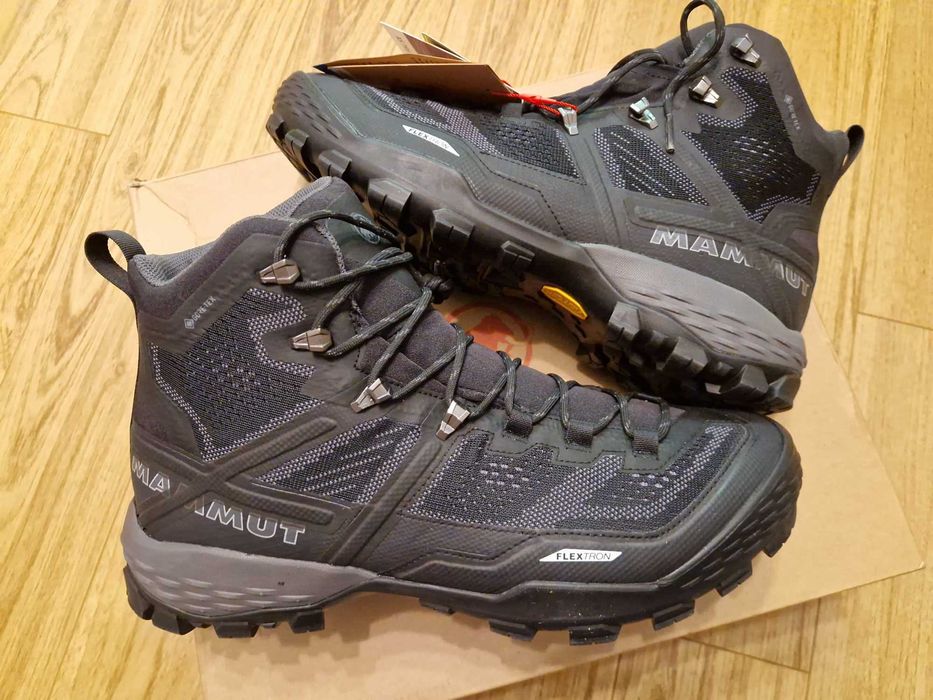 Ghete trail Mammut Goretex, waterproof, noi, in cutie