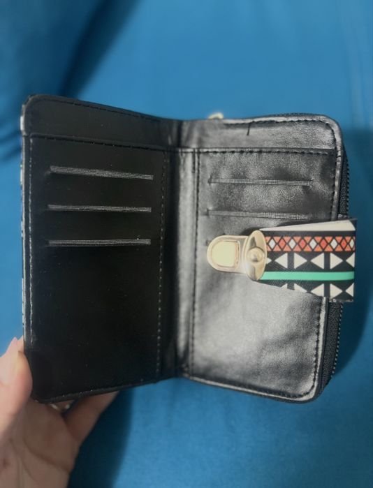 Дамска раница и портмоне на GUESS