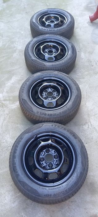 Vând set roti iarna (anvelope iarna Imperial Snowdragon 175/65R13 )