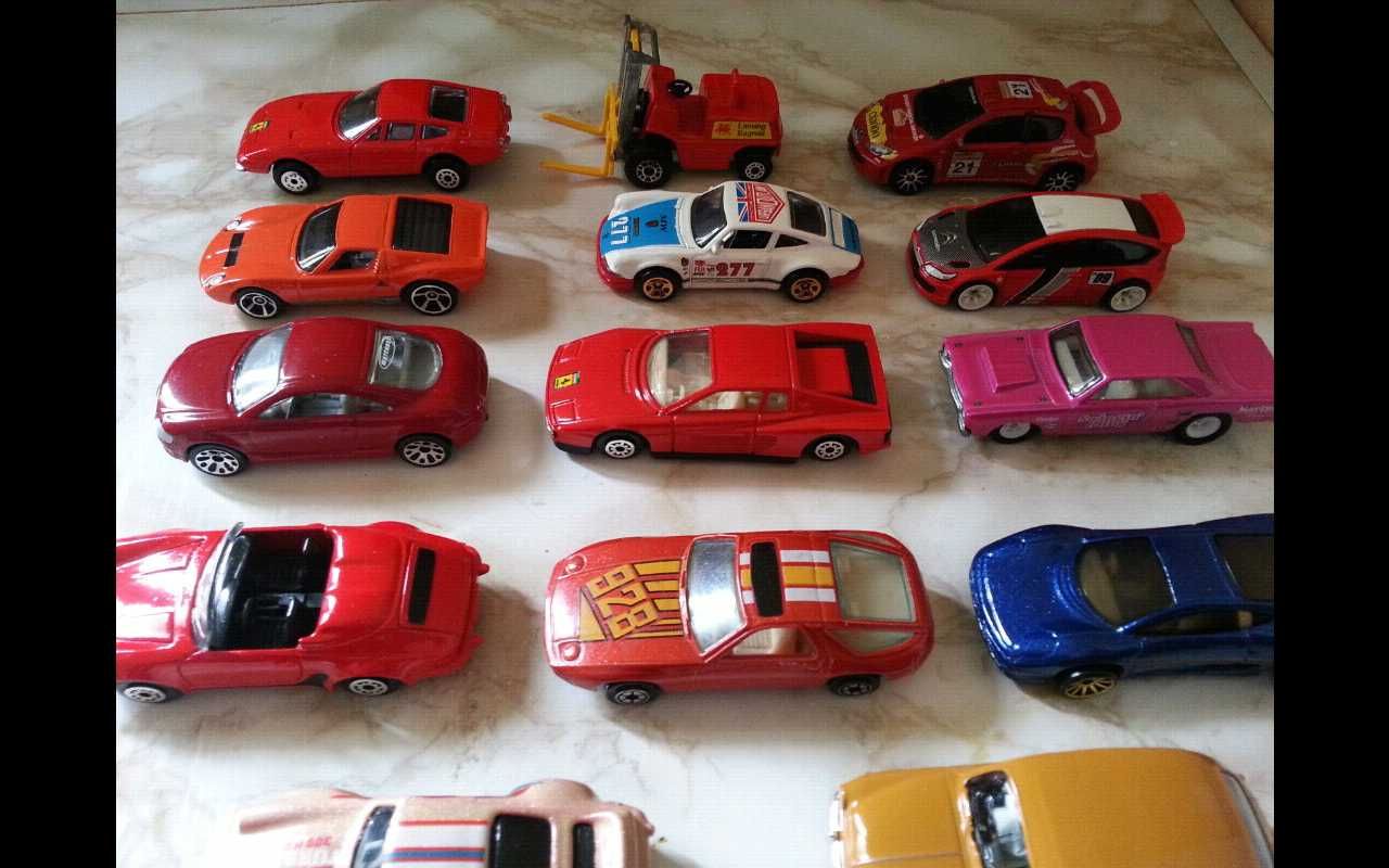 Продавам колички Hot Wheels, Matchbox, Polistil и др