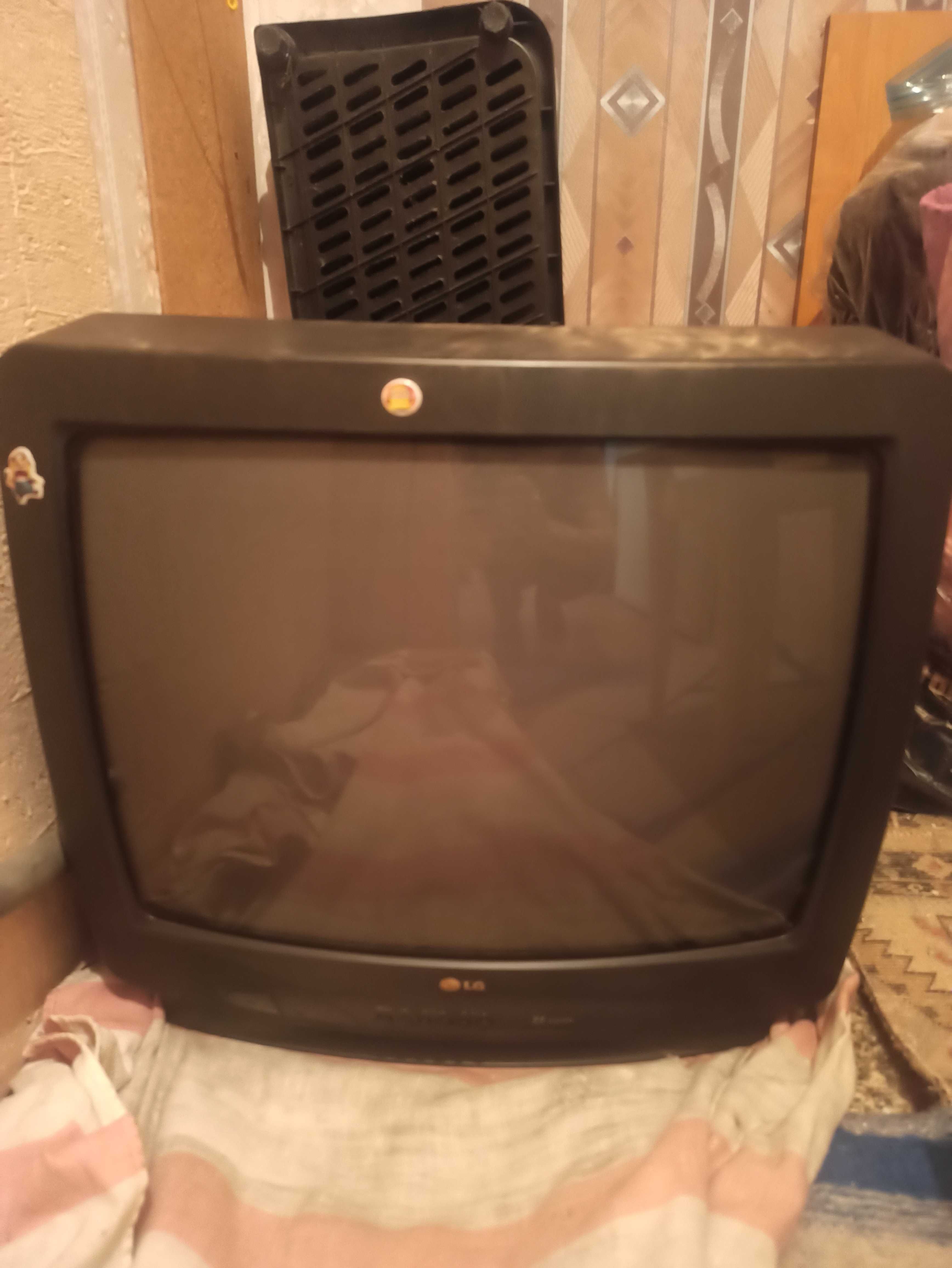 Продам старый телевизор LG