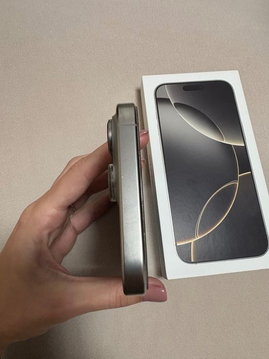 Продавам Iphone 16 pro max 1799лв. 256GB 99% живот на батерия.