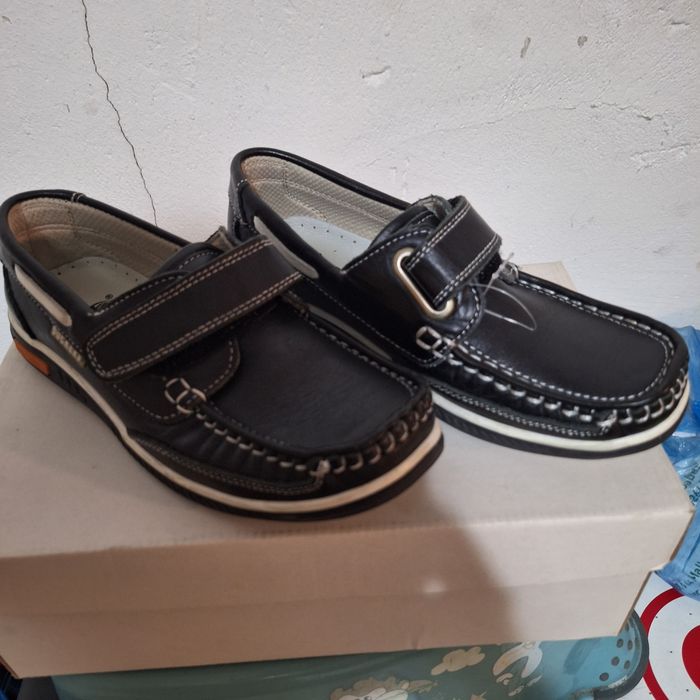 Vând mocasini Dokers nr 35 piele