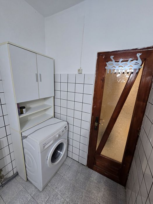 Inchiriez apartament cu 3 camere decomandate, et 1 str. N. Balcescu