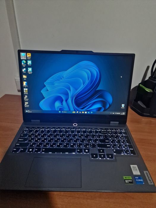Продам игровой ноутбук Lenovo log