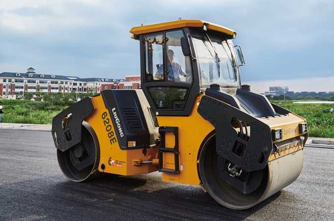 каток новый марки LiuGong модель 6208Е 9.5 тонн в ташкенте xcmg katok