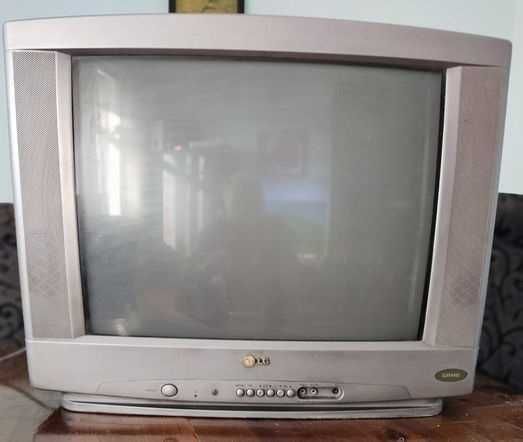 Продавам Телевизор LG CF-20T20KX