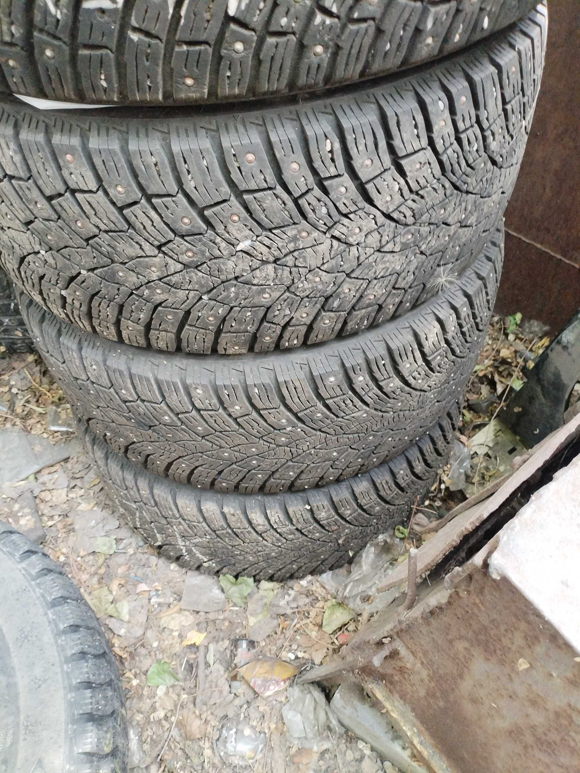 Срочно продам шипованную зимнюю резину