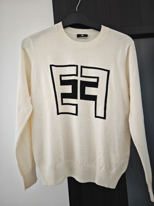 Elisabetta Francni пуловер размер 44 на марката.