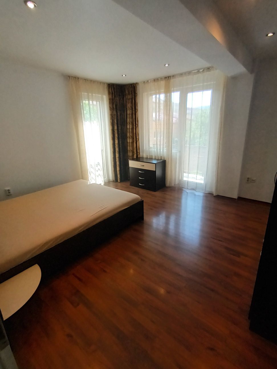 P F Închiriezi apartament cu 2 camere Bună Ziua 65 m2 cu Garaj