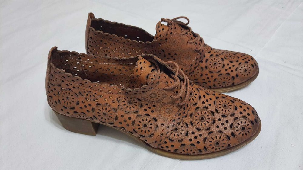 Pantofi full piele cu perforatii de la Pantoful Galben marimea 37