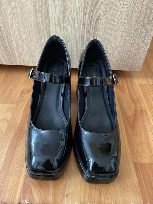 Дамски обувки и,боти и ботуши
