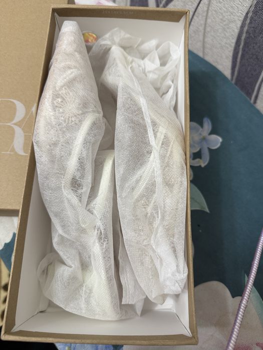 Zara tufli (yengi kiyilmagan)