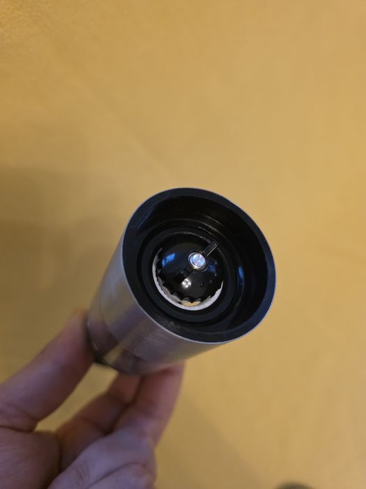 Rasnita manuala cu desfăcător capace