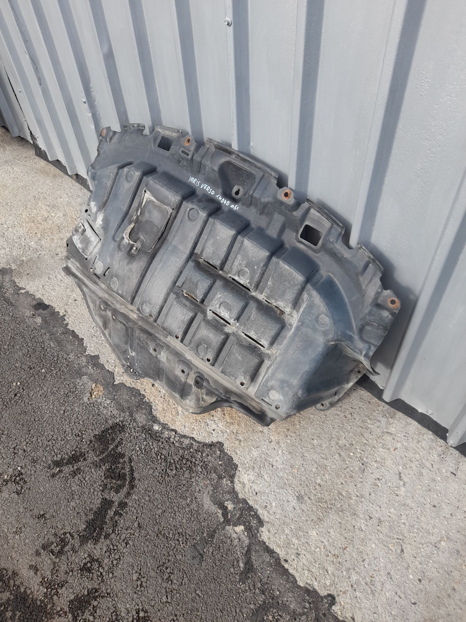 Кора Toyota Yaris verso