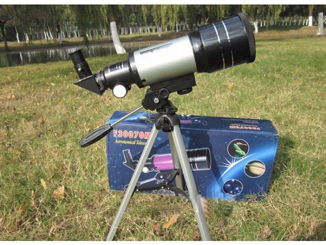 Telescop astronomic si terestru cu trepied metalic inclus.