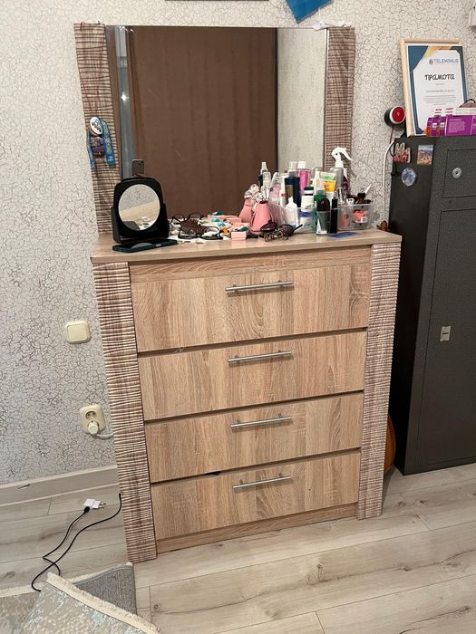 Комод  айнасымен