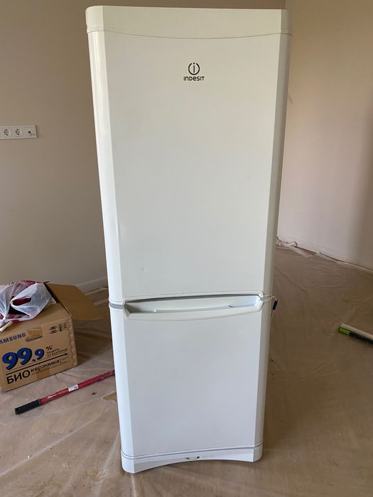 Холодильник Indesit