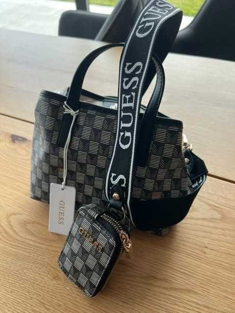 Оригинална дамска чанта GUESS