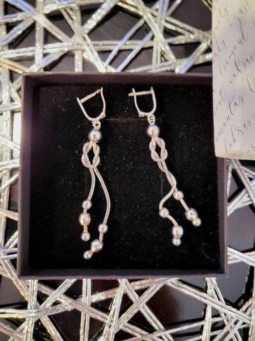 Дамски сребърни обеци.