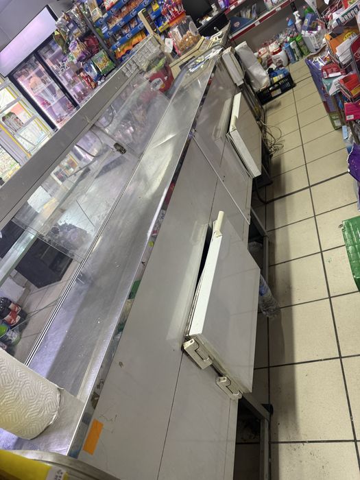 Хладилна витрина