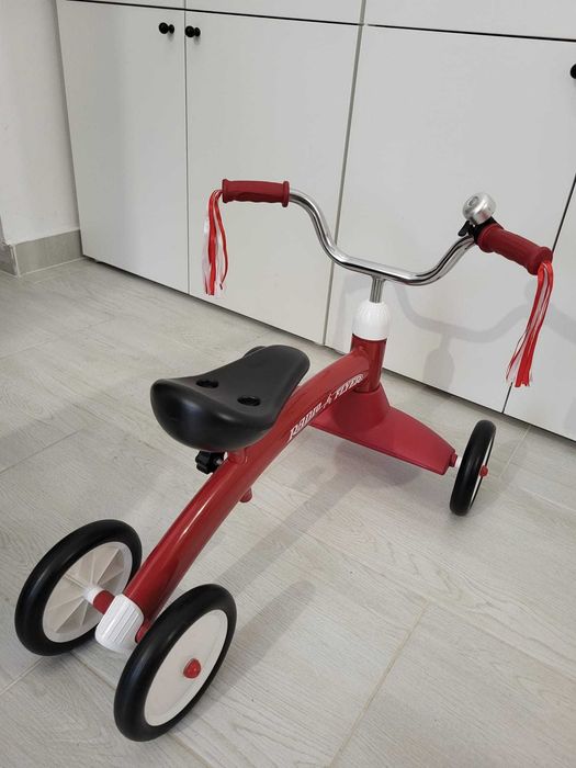 Tricicleta / Cvadriciclu FARA pedale Radio Flyer Scoot About, NOU.