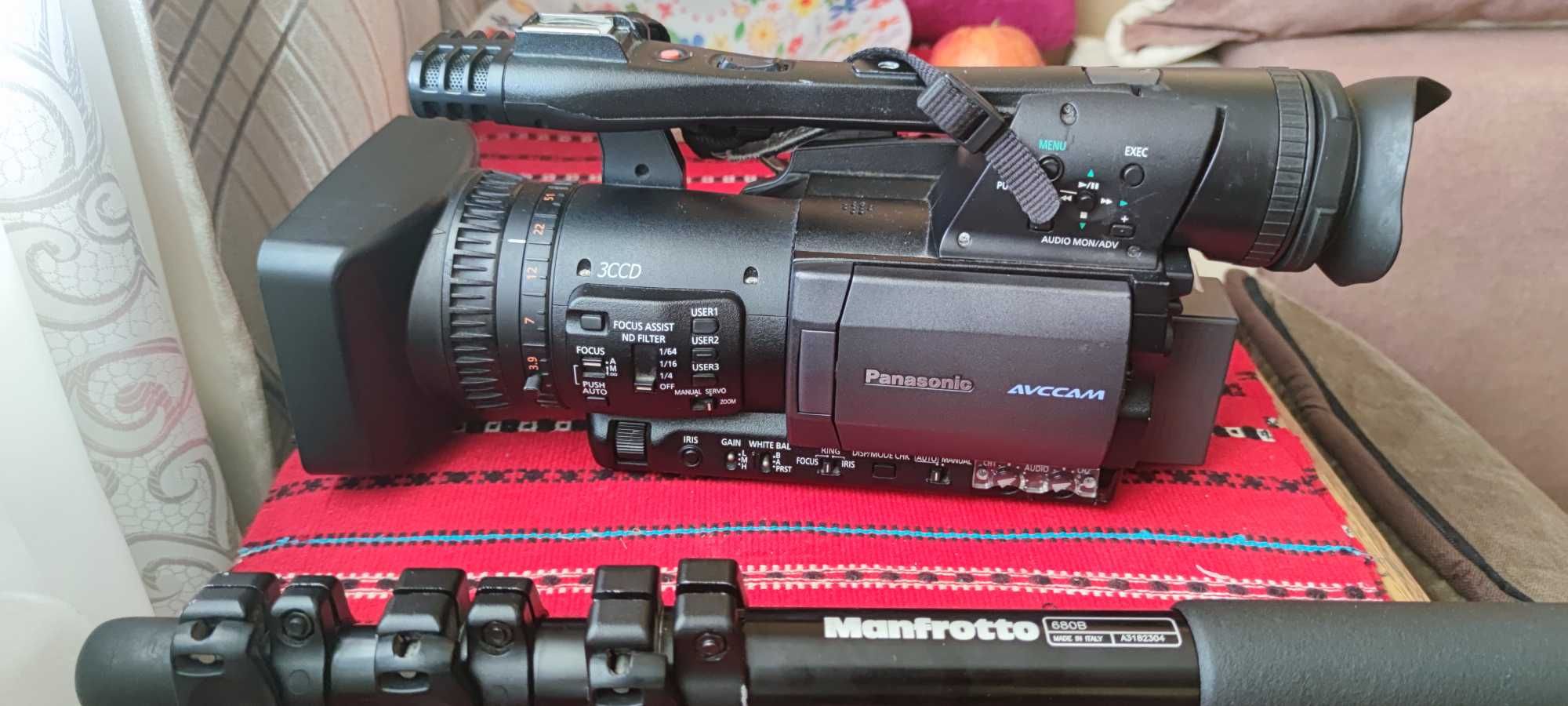 Vând Camera Video Panasonic HMC151E,toate accesoriile, pachet complet