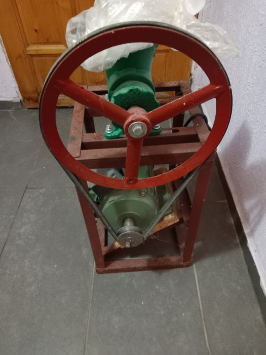 Електрическа месомелачка