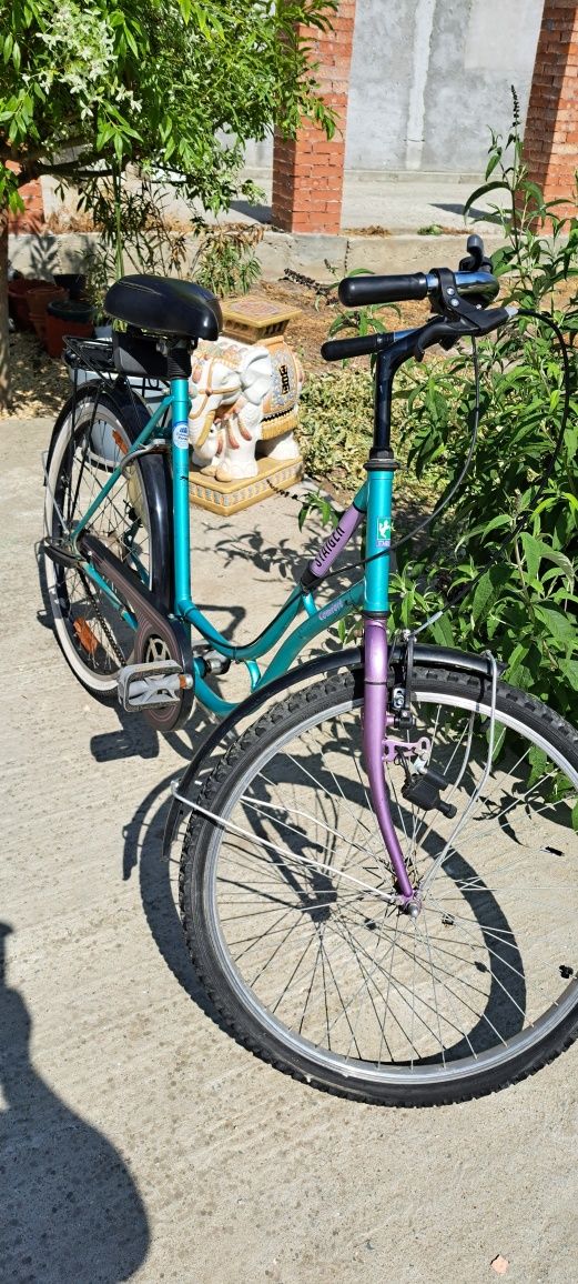 Vând Bicicletă cu roti pe/26