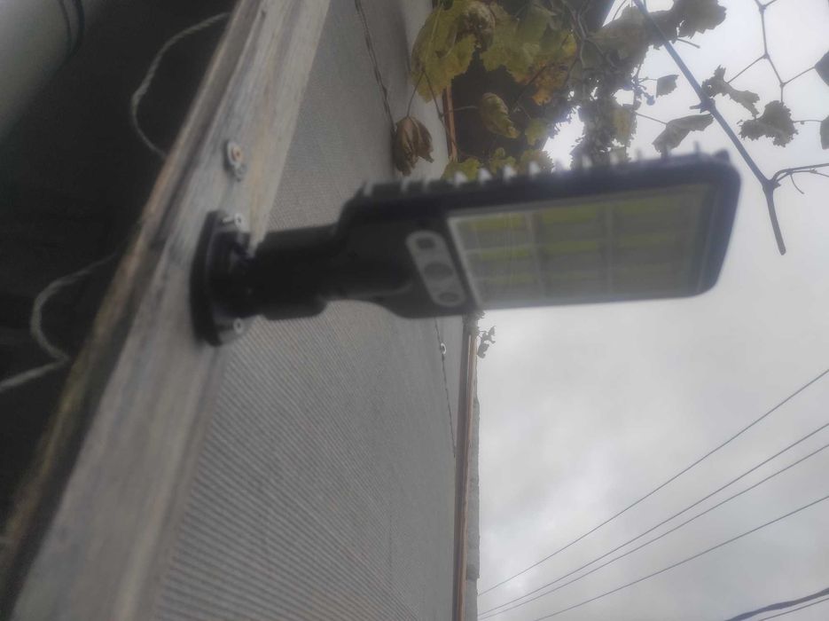 Градинска соларна лампа