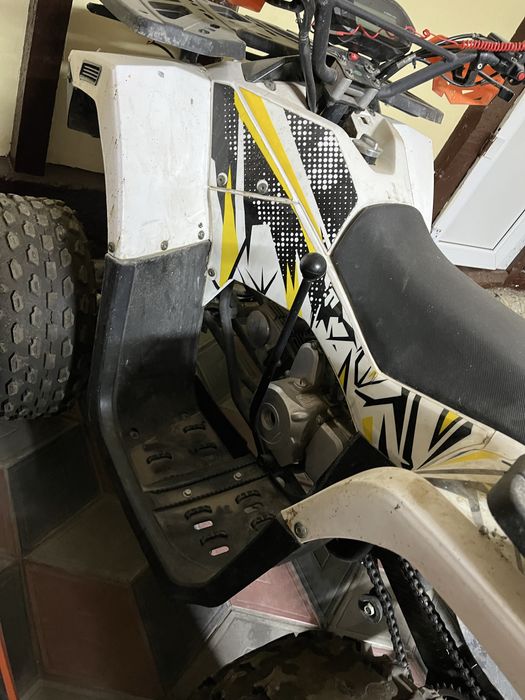 Продам квадрацикл в хорошом состояние  проблем нет