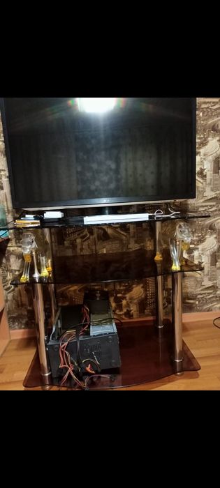 Продам телевизор и подставку