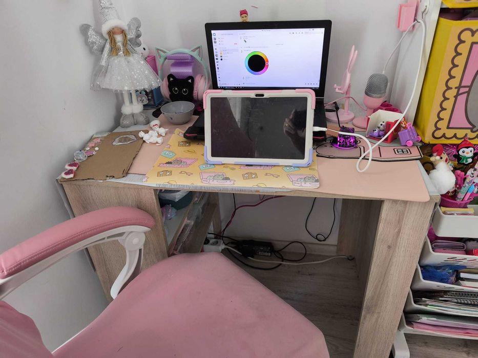 Pat mansardat cu birou si dulap