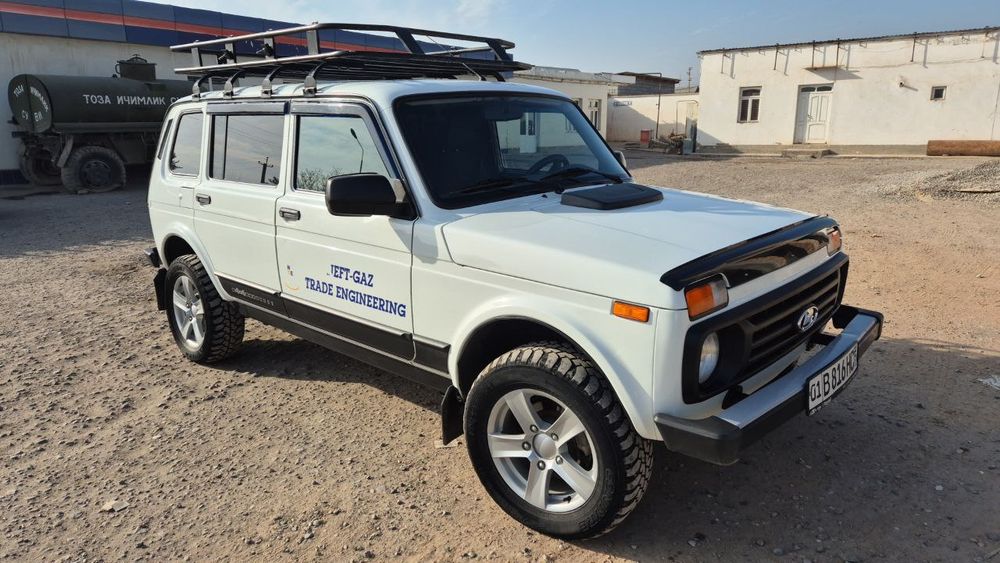 moshina niva 4eshiklik xamma navrotlari bor olib xaydash kerak